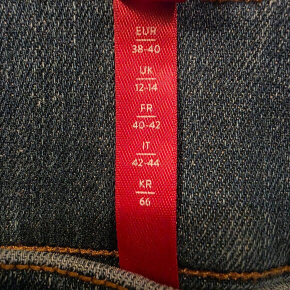 SPANX JEANS Medium Women's Stretchy Pull-On medium/light wash EUC - Picture 6 of 7